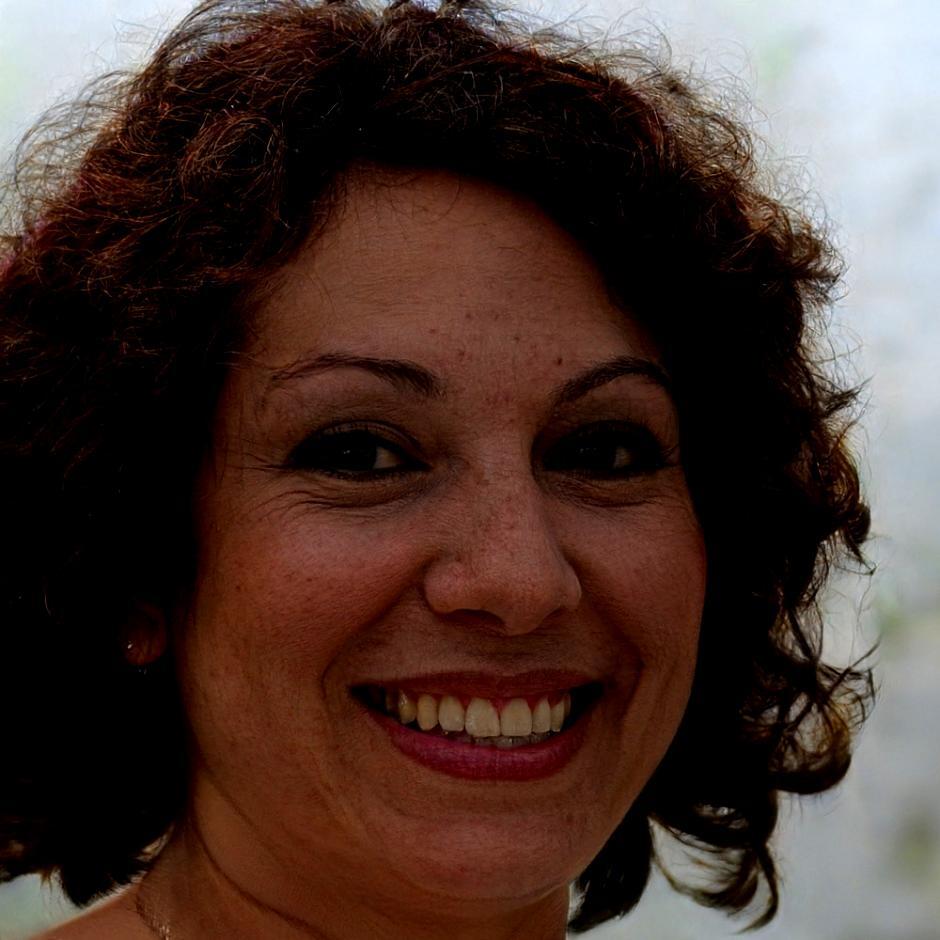 Retrato profesional de Esperanza Mendoza